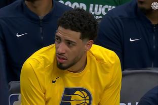 Curry: Clay đã dành tất cả những gì anh ấy có tối nay để giữ cho chúng tôi cơ hội chiến thắng trong quý 3